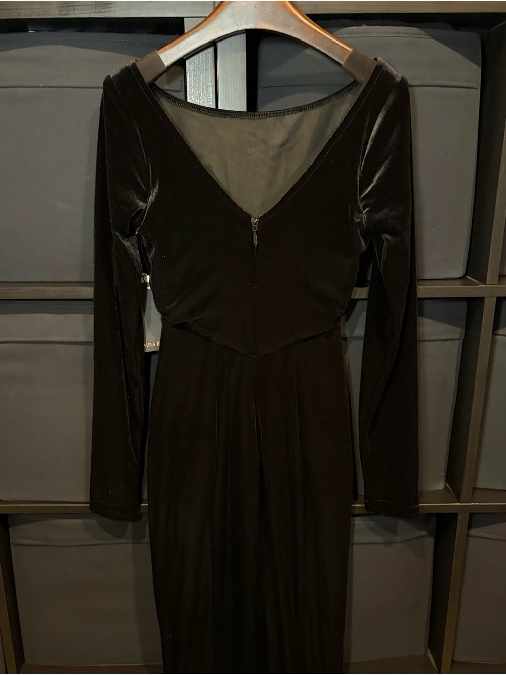 Pinup Couture Laura Byrnes PUG Beatrix Gown In Black Velvet Size S NWT - Picture 6 of 9